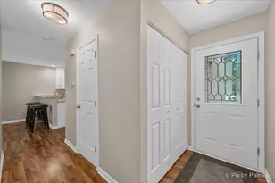 624 Daisy Ln, Roselle, IL 60172 - Photo 2