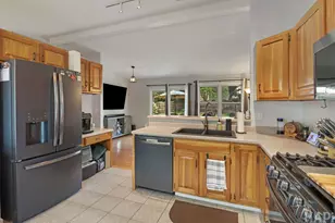 385 Northgate Rd, Lindenhurst, IL 60046 - Photo 4