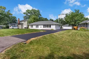 727 Skyline Dr, Barrington, IL 60010 - Photo 4