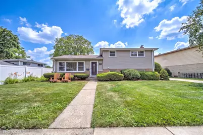 148 Jeffery Lane, Des Plaines, IL 60018 - Photo 1
