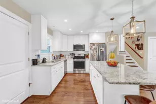 148 Jeffery Ln, Des Plaines, IL 60018 - Photo 8