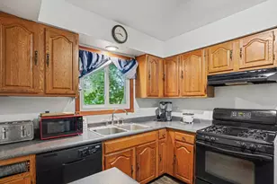 1055 Belle Plaine Ave, Gurnee, IL 60031 - Photo 6