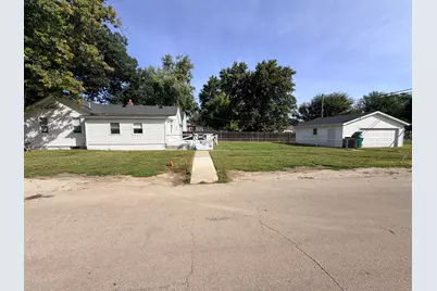 811 S Monroe Street, Streator, IL 61364 - Photo 2
