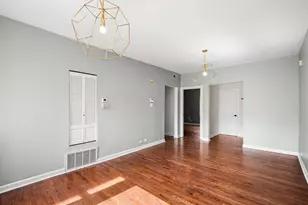 5743 N Ridge Ave, Chicago, IL 60660 - Photo 4