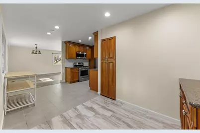7101 Edgebrook Lane, Hanover Park, IL 60133 - Photo 10
