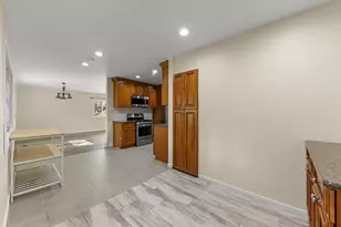 7101 Edgebrook Ln, Hanover Park, IL 60133 - Photo 10