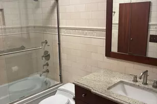 201 E Chestnut St, Chicago, IL 60611 - Photo 14