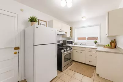 6035 N Damen Avenue #109, Chicago, IL 60659 - Photo 12