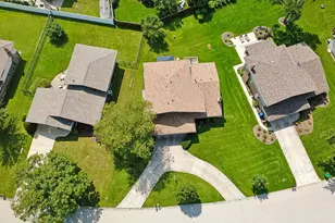 12123 Lake View Dr, Orland Park, IL 60467 - Photo 4