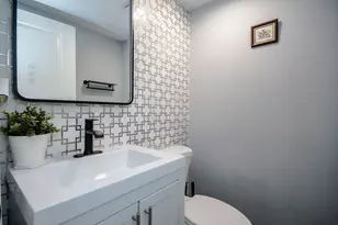 6630 N Trumbull Ave, Lincolnwood, IL 60712 - Photo 10