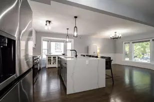 6630 N Trumbull Ave, Lincolnwood, IL 60712 - Photo 4