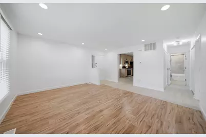 1046 Hampton Harbor #1046, Schaumburg, IL 60193 - Photo 4
