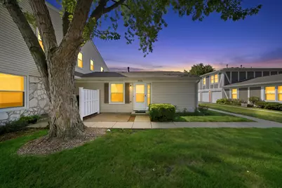 1046 Hampton Harbor #1046, Schaumburg, IL 60193 - Photo 2