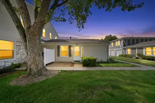 1046 Hampton Harbor, Schaumburg, IL 60193 - Photo 2