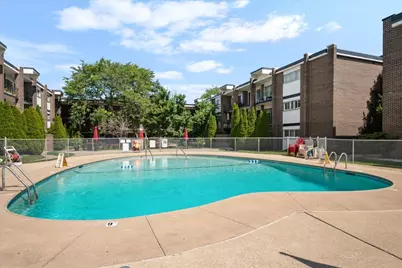 10101 Cherry Parkway #M8, Skokie, IL 60076 - Photo 4