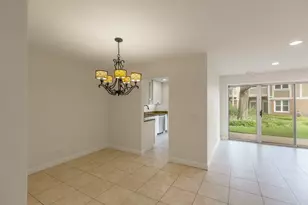 1255 Regency Ct, Vernon Hills, IL 60061 - Photo 4
