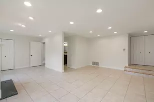 1255 Regency Ct, Vernon Hills, IL 60061 - Photo 8