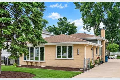 570 W Crockett Avenue, Elmhurst, IL 60126 - Photo 1