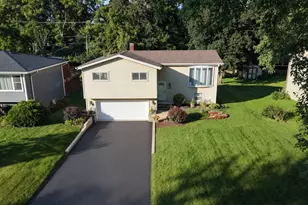 N335 Cottonwood Dr, Wheaton, IL 60187 - Photo 2