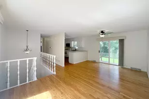 N335 Cottonwood Dr, Wheaton, IL 60187 - Photo 6