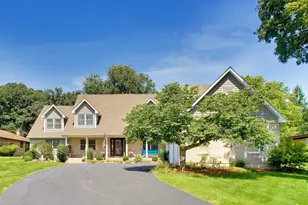 1004 N Harrison St, Algonquin, IL 60102 - Photo 1