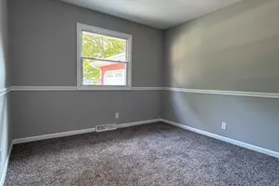 2059 Robert St, Aurora, IL 60506 - Photo 8