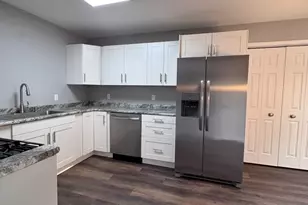 2059 Robert St, Aurora, IL 60506 - Photo 4