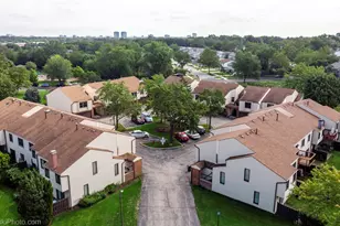 363 Juniper Tree Ct, Hoffman Estates, IL 60169 - Photo 2