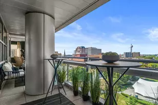 545 E Wells St, Milwaukee, WI 53203 - Photo 48