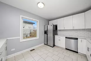 8218 N Carrolton Ct, Hanover Park, IL 60133 - Photo 8