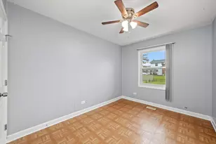 8218 N Carrolton Ct, Hanover Park, IL 60133 - Photo 16