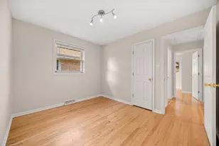 11009 S Mansfield Ave, Chicago Ridge, IL 60415 - Photo 12