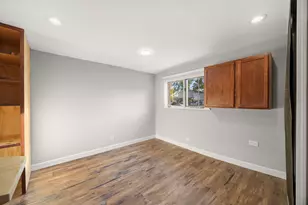 11009 S Mansfield Ave, Chicago Ridge, IL 60415 - Photo 18