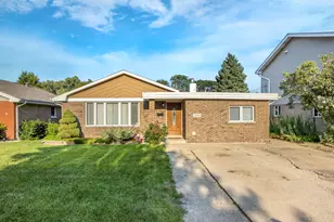 11009 S Mansfield Ave, Chicago Ridge, IL 60415 - Photo 1