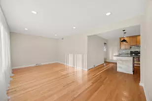 11009 S Mansfield Ave, Chicago Ridge, IL 60415 - Photo 2