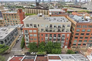 824 W Superior St, Chicago, IL 60642 - Photo 24