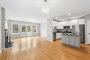 853 W Lakeside Pl, Chicago, IL 60640 - Photo 2