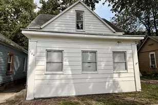 504 S East St, Clifton, IL 61727 - Photo 1