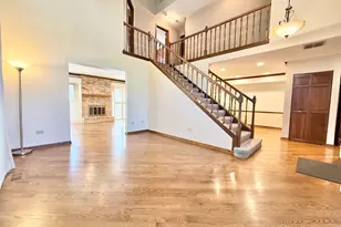 879 N Auburn Woods Dr, Palatine, IL 60067 - Photo 12