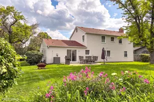 1111 Plum Grove Cir, Buffalo Grove, IL 60089 - Photo 2