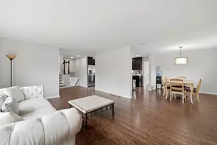 389 Michael John Dr, Park Ridge, IL 60068 - Photo 4