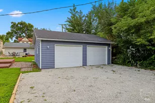 1223 N Locust St, Pontiac, IL 61764 - Photo 6