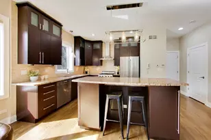 2224 W Roscoe St, Chicago, IL 60618 - Photo 8