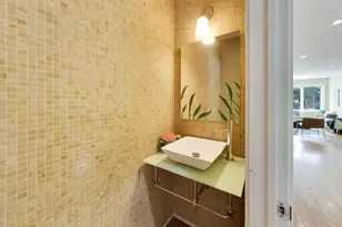 2224 W Roscoe St, Chicago, IL 60618 - Photo 12