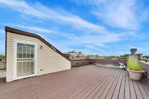 2224 W Roscoe St, Chicago, IL 60618 - Photo 32