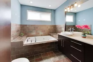 2224 W Roscoe St, Chicago, IL 60618 - Photo 26