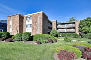 600 S York St, Elmhurst, IL 60126 - Photo 1