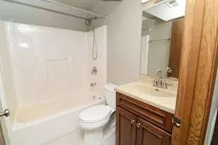 1070 Center Dr, South Elgin, IL 60177 - Photo 28