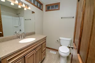 1070 Center Dr, South Elgin, IL 60177 - Photo 12