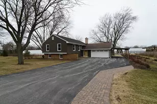 1070 Center Dr, South Elgin, IL 60177 - Photo 2